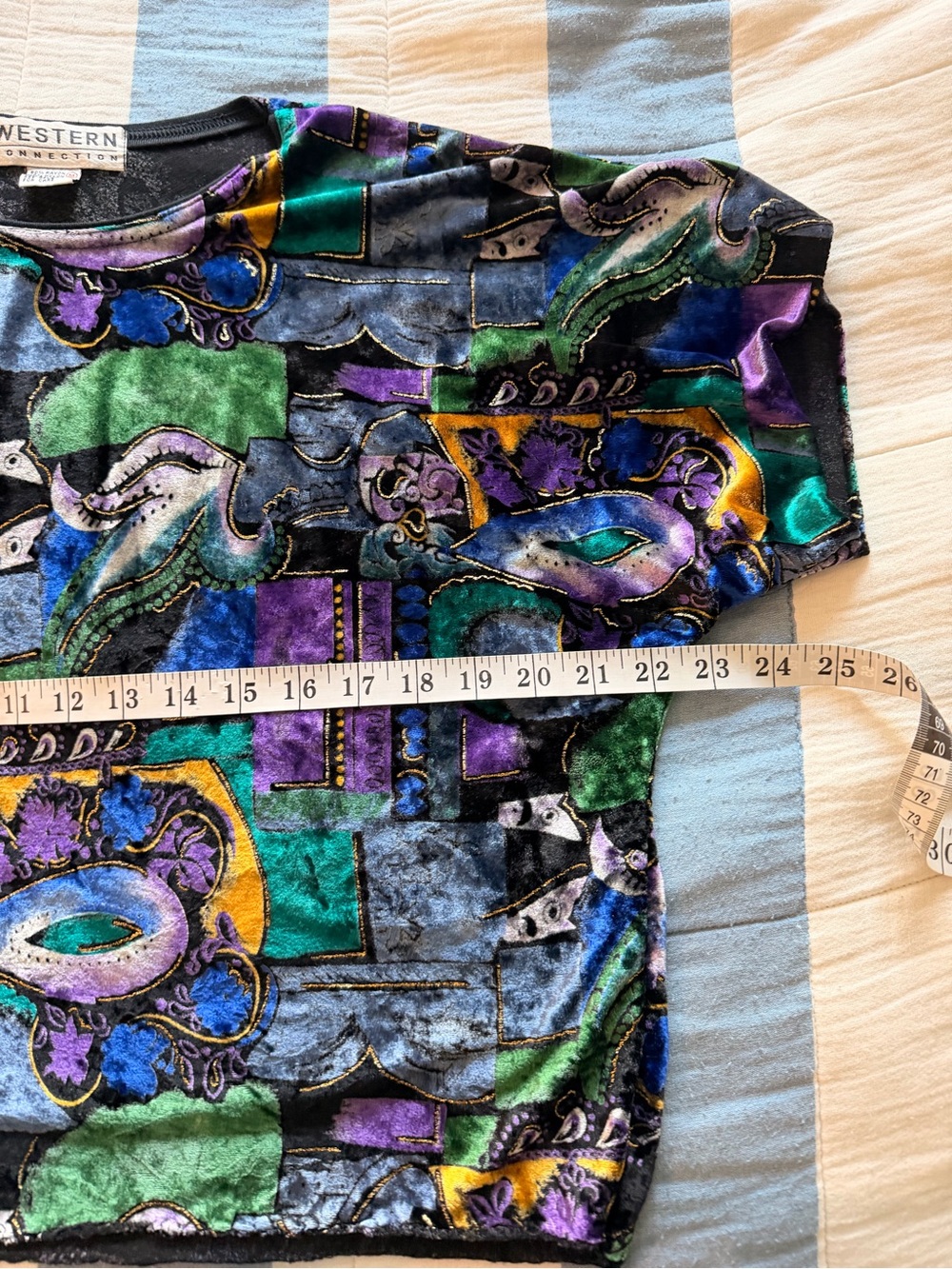 Vintage Western Connection Velvet Abstract Print
Short Sleeve Top Size M - Picture 6 of 6